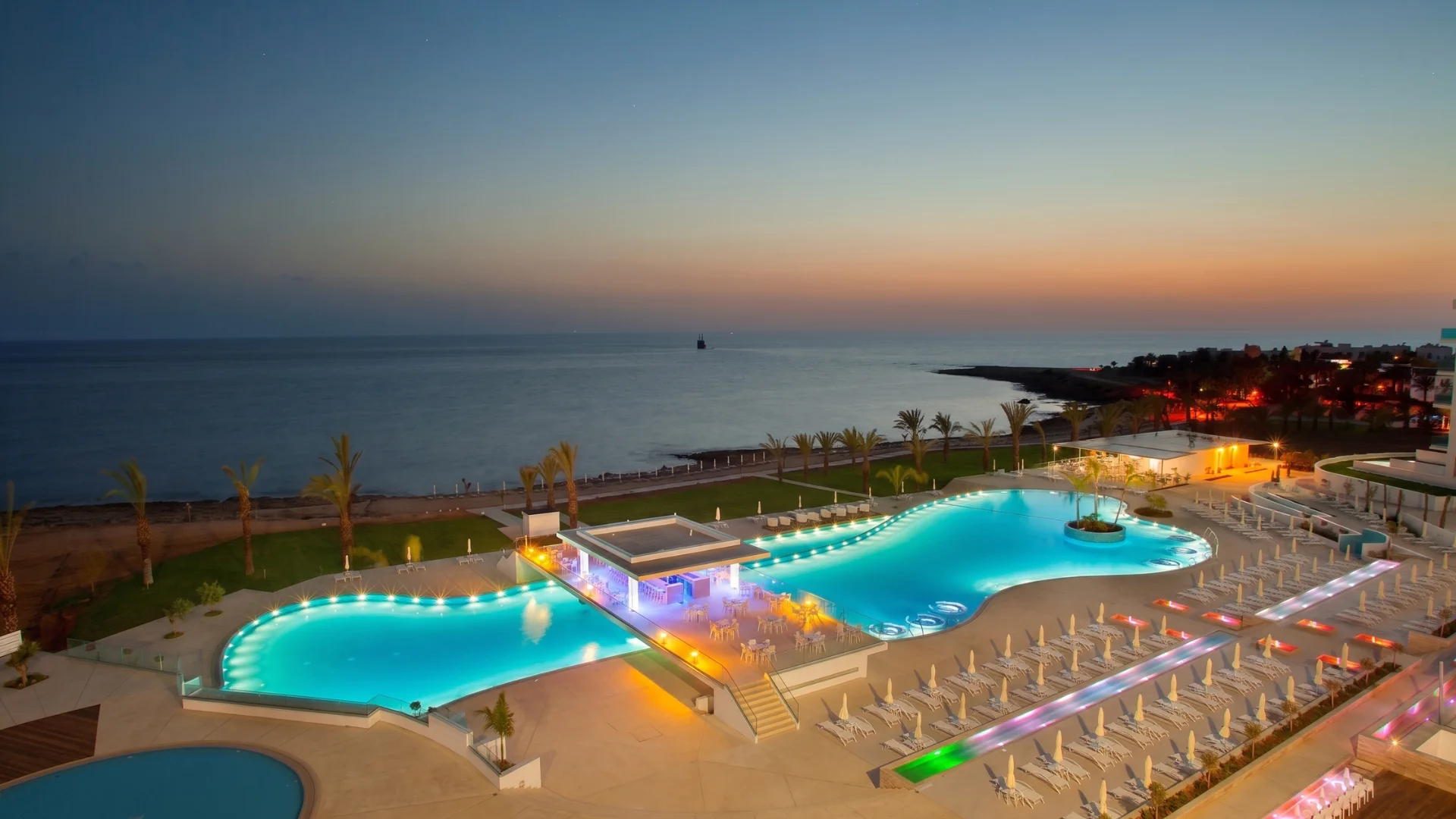 King Evelthon Beach Hotel & Resort